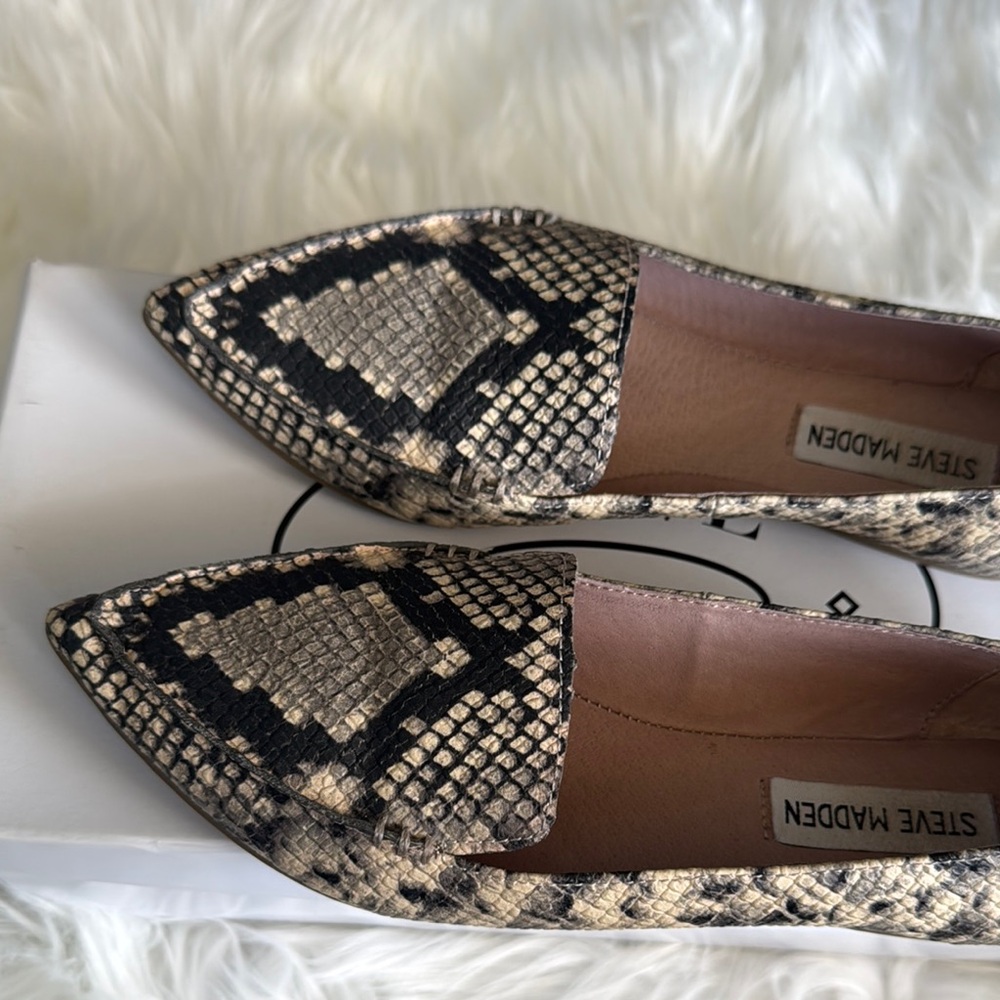 Steve Madden Black and Cream Snakeskin Flats - Picture 3 of 7